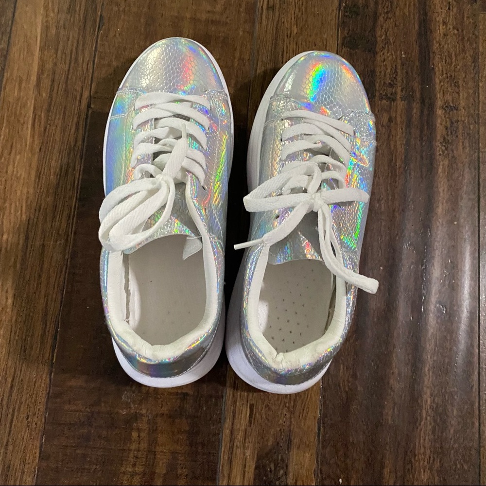 SHEIN Metallic Holographic lace up Sneakers - Picture 3 of 5
